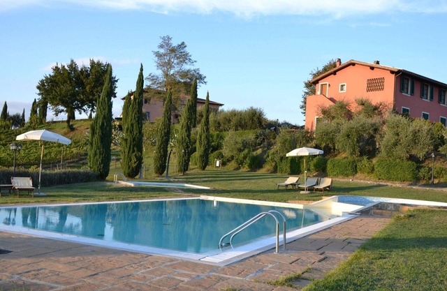 Casa vacacional con piscina y jacuzzi