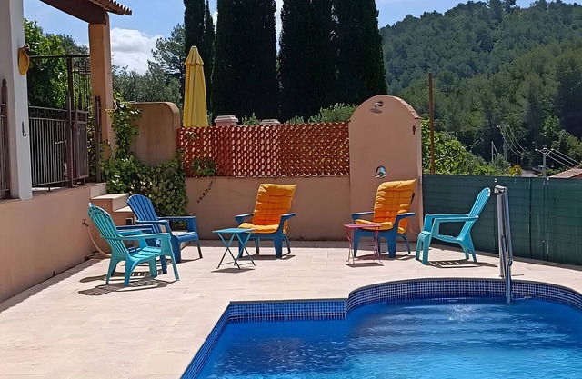 Holiday Home with Pool, Mountain View, Wi-Fi and Air Conditioning
