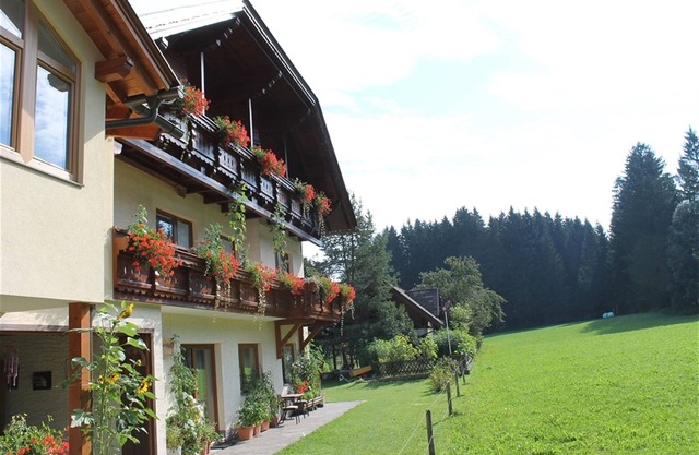 Departamento espacioso para niños en Tröpolach con sauna