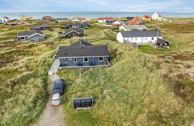 Holiday home with spa and sauna, just 200 meters from the North Sea.
