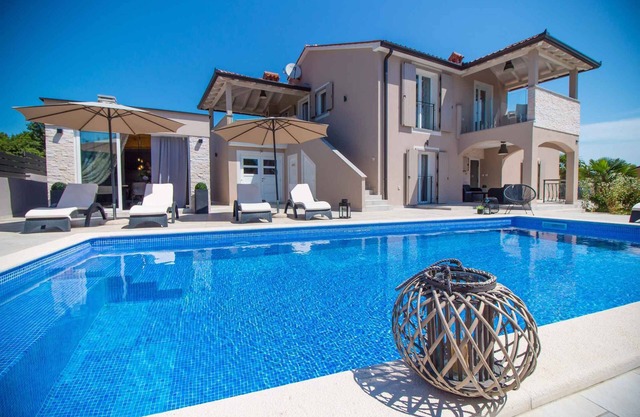 Casa vacacional con piscina y clima