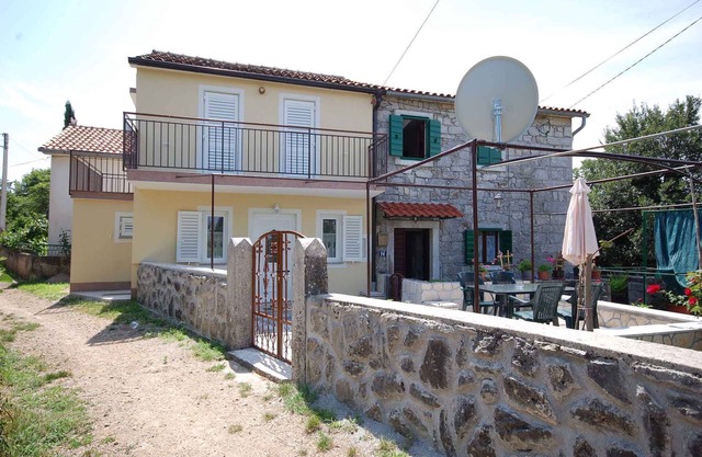 Casa vacacional con terraza y posibilidad de hacer una barbacoa
