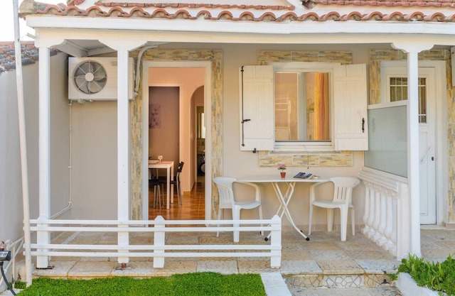 Casa de vacaciones "Zoumpouli 5" con vistas al mar, jardín y Wi-Fi
