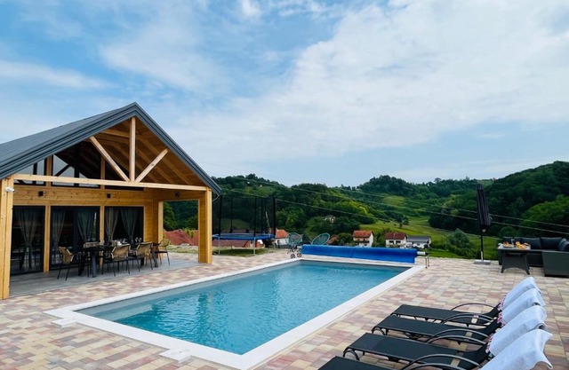 Holiday House Adamo