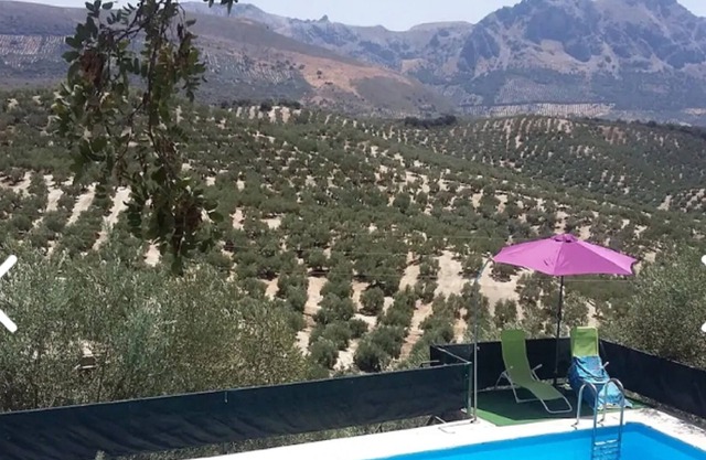 RURAL DWELLING!! BBQ,POOL,RELAX...