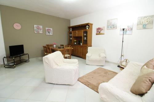 Holiday-House-Camelia-600-meters-from-the-beach