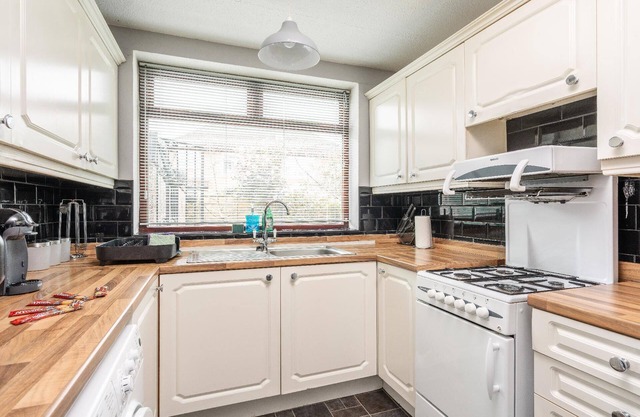 Holiday house Droylsden for 1 - 6 persons with 3 bedrooms - Twin house