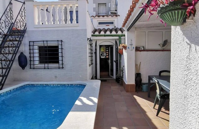 Holiday house Empuriabrava for 1 - 7 persons with 3 bedrooms - Holiday home