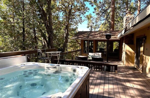 Holiday House - Hot Tub