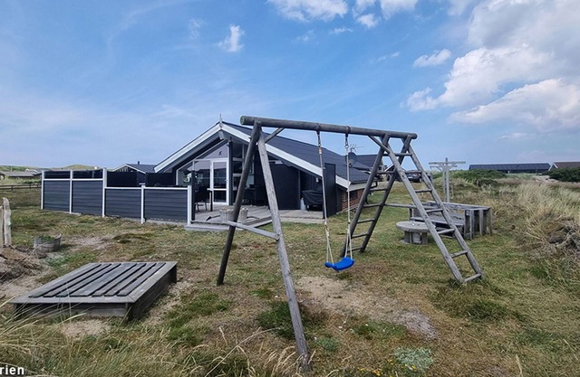Casa de vacaciones en Bjerregard en Holmsland Klit, ideal para familias, WiFi y horno