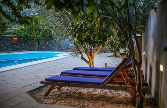 Holiday house Joanna - with pool: - Tugare, Riviera Omis, Croatia
