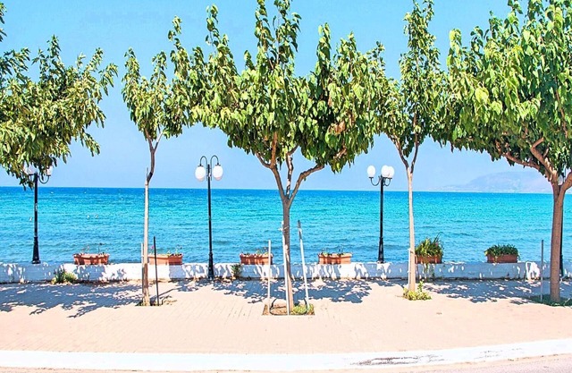 Holiday house Kourna for 1 - 8 persons with 3 bedrooms - Holiday home