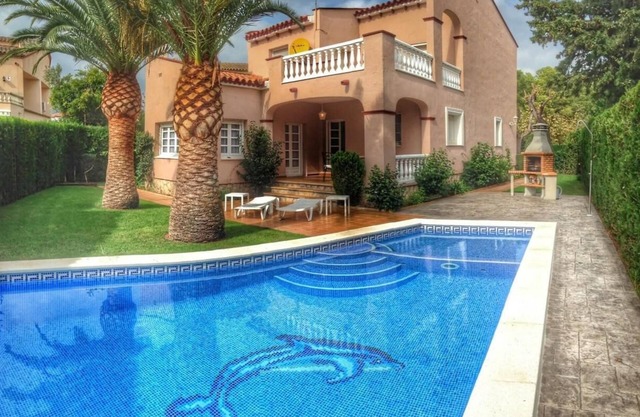 Holiday house Miami-Platja for 1 - 8 persons with 4 bedrooms - Holiday home