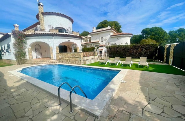 Holiday house Miami-Platja for 1 - 8 persons with 4 bedrooms - Holiday home