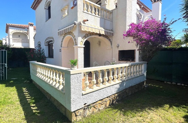 Holiday house Miami-Platja for 1 - 6 persons with 3 bedrooms - Holiday home
