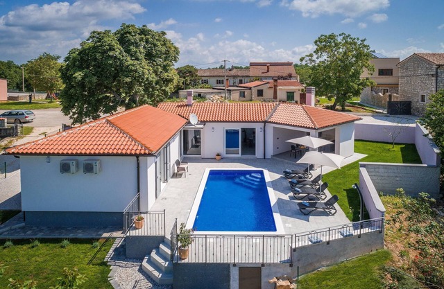 Casa de vacaciones NaNa con piscina privada