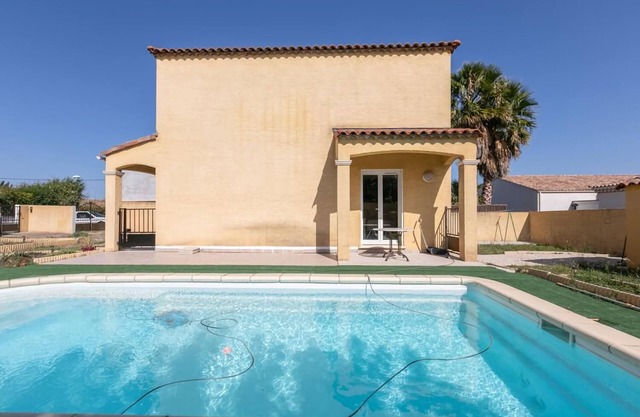 Holiday house Pinet for 1 - 8 persons with 3 bedrooms - Row house