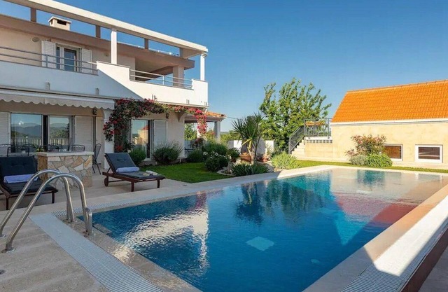 Casa de vacaciones Sestanovac para 1 - 10 personas con 4 dormitorios - Apartamento en casa unifamili