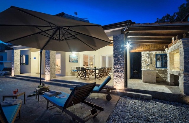 Holiday house Tomisici for 1 - 12 persons with 5 bedrooms - Holiday home