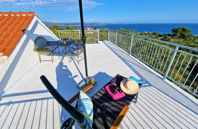 Holiday houses Escape A&B, 2x jacuzzi, sun terrace with a view, privacy