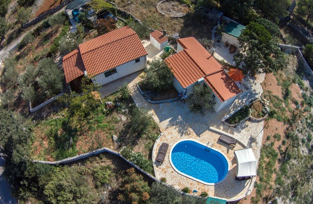 Casas de vacaciones Pia, naturaleza y privacidad, a pocos minutos del mar con un gran jardín.