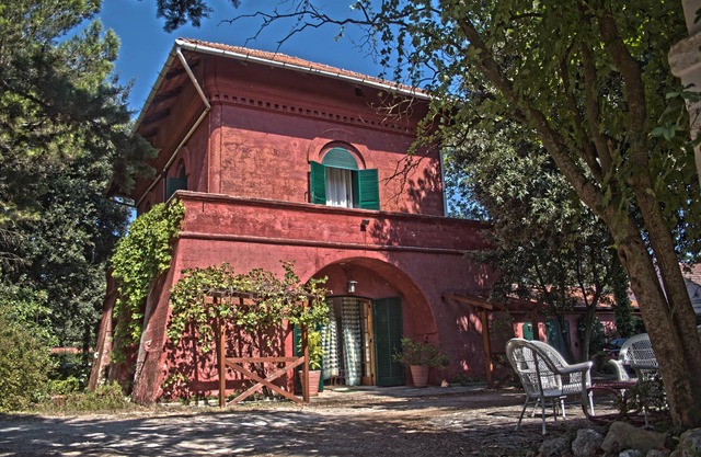 Vacaciones en una villa antigua confortable y renovada