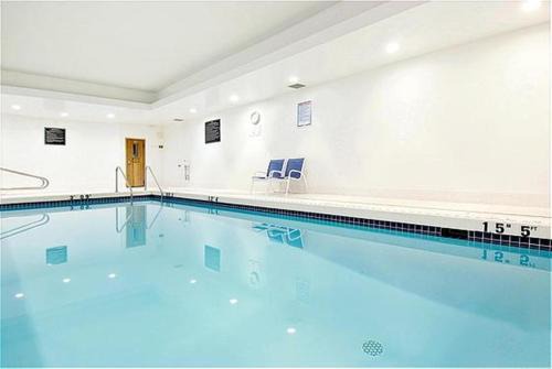 Holiday Inn Express and Suites Surrey by IHG