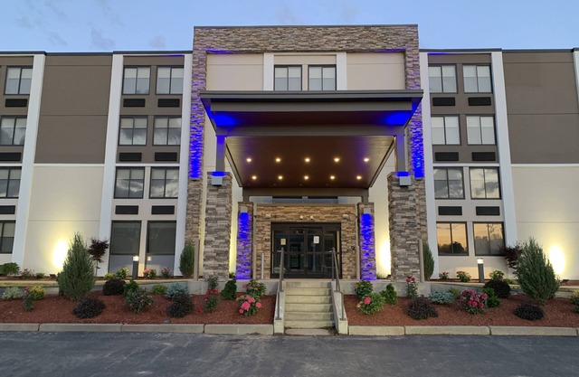 Holiday Inn Express Fall River North by IHG