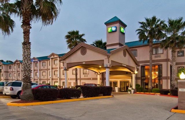 Holiday Inn Express Hotel and Suites Lake Charles by IHG