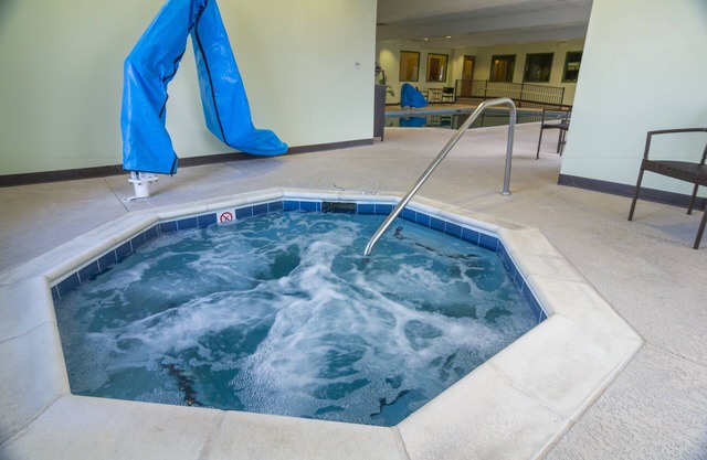 Holiday Inn Express Hotel & Suites Winchester by IHG