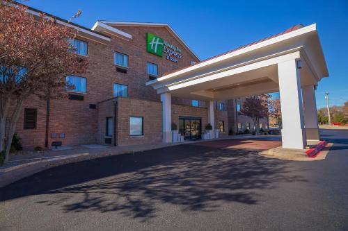 Holiday Inn Express Hotel & Suites Edmond by IHG