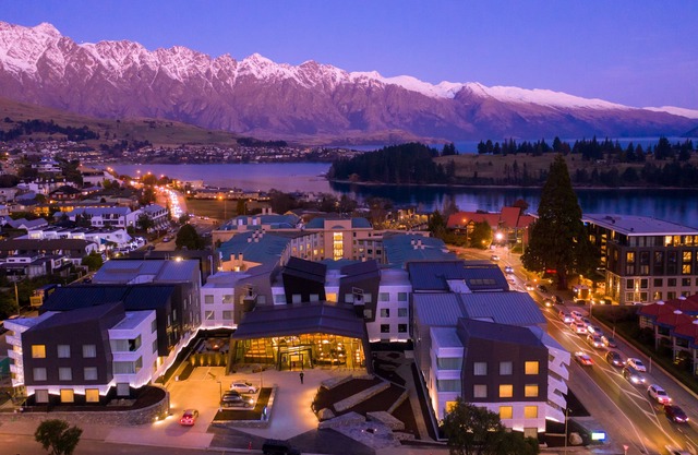 Holiday Inn Express & Suites Queenstown by IHG