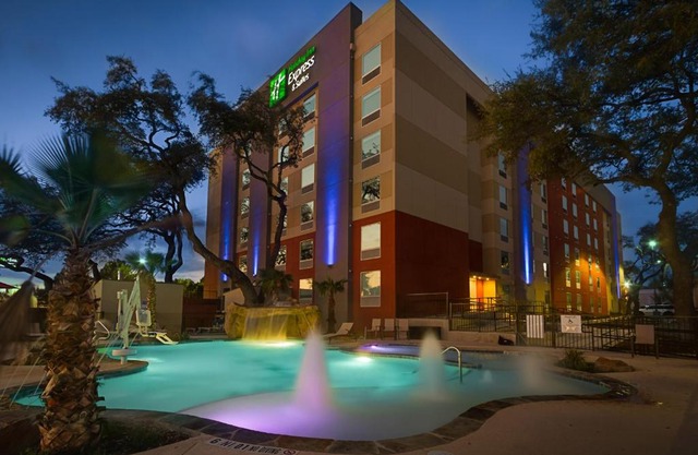 Holiday Inn Express & Suites San Antonio Medical - Six Flags by IHG