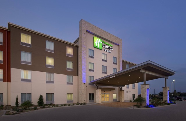 Holiday Inn Express & Suites Bay City by IHG