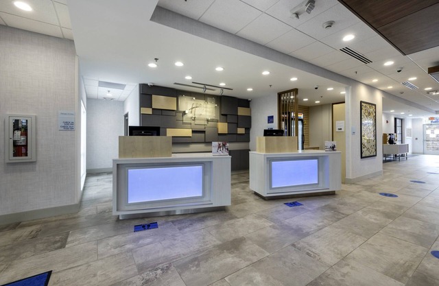 Holiday Inn Express & Suites Staunton by IHG