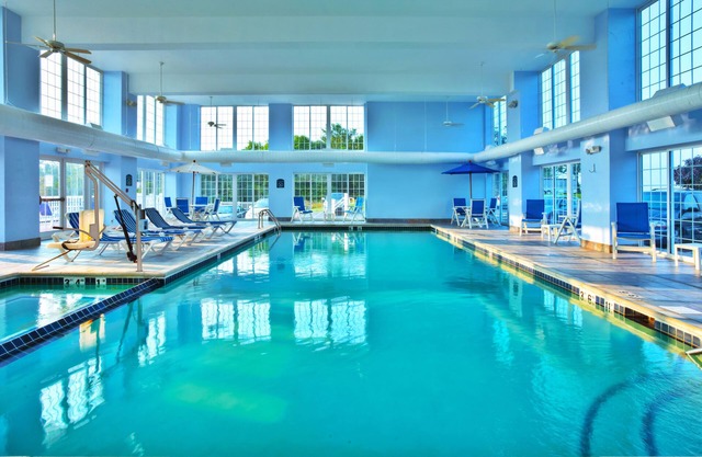 Holiday Inn Express & Suites Petoskey by IHG