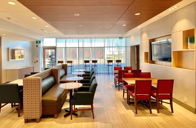 Holiday Inn Express & Suites Aurora by IHG
