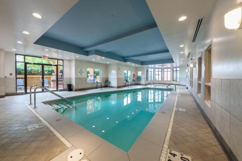 Holiday Inn Express & Suites Riverport Richmond by IHG