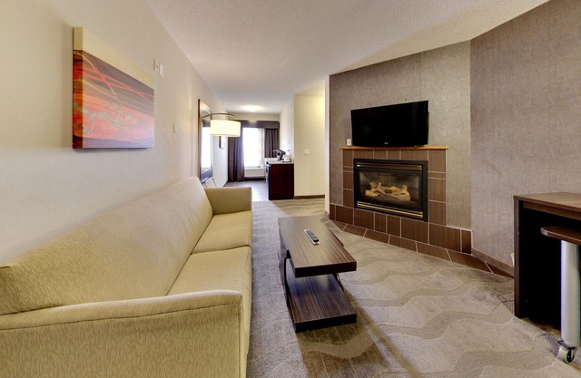 Holiday Inn Express & Suites Edmonton International Airport by IHG