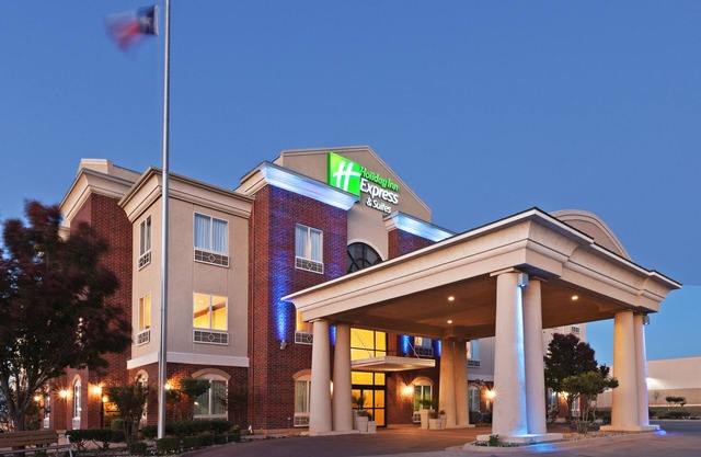 Holiday Inn Express & Suites by IHG