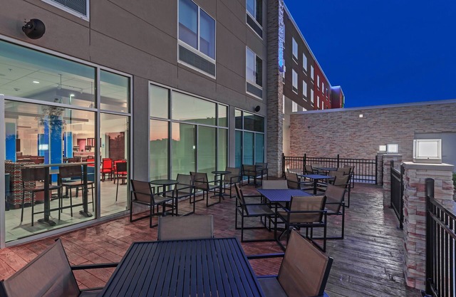 Holiday Inn Express & Suites Tulsa South - Woodland Hills by IHG