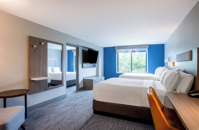 Holiday Inn Express & Suites Bradenton East-Lakewood Ranch by IHG