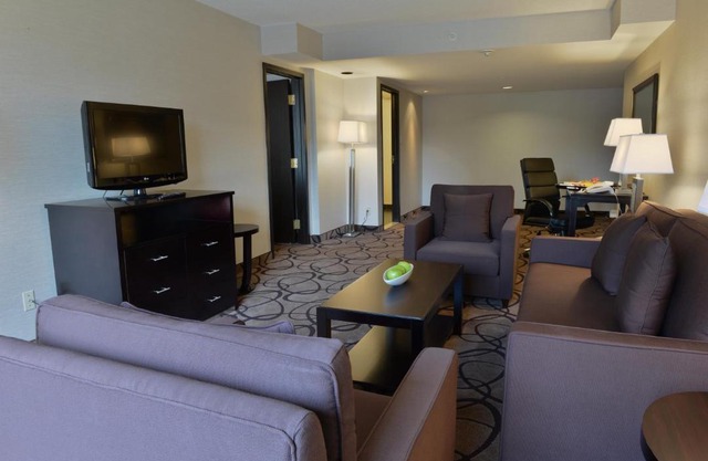 Holiday Inn Montreal Centre Ville Downtown by IHG
