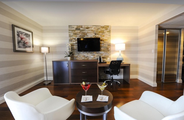 Holiday Inn Niagara Falls - By The Falls by IHG