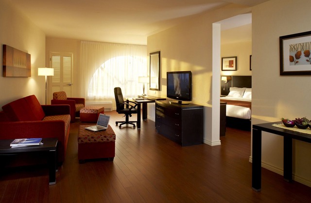 Holiday Inn Hotel & Suites Montreal Airport by IHG