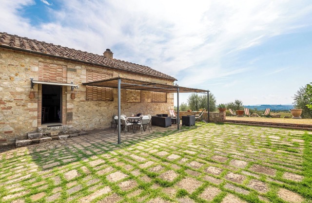 Casa de vacaciones 'Fienile' con piscina compartida, jardín compartido y Wi-Fi