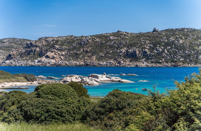 Apartamento vacacional 'Appartamento Colomba ' cerca de la playa con jardín, terraza privada y Wi-Fi