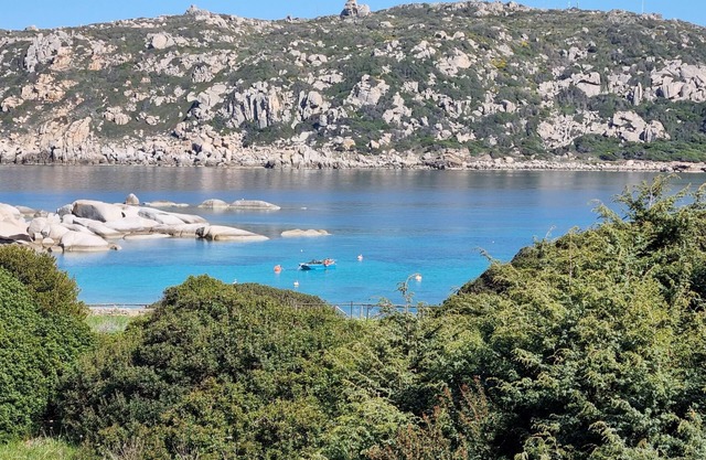 Apartamento 'Tonina vista mare' cerca de la playa con jardín, terraza privada y Wi-Fi