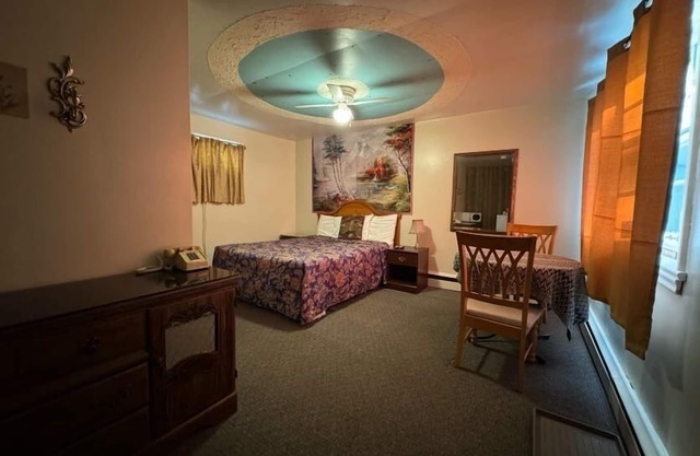Holiday Motel