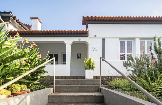 Casa de vacaciones 'Bettencourt House' con terraza privada, jardín privado y Wi-Fi
